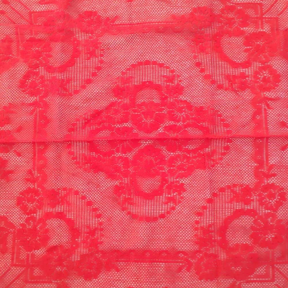 NWOT. 100% Cotton Lace Table/Furniture Cover. Size 34"x35".